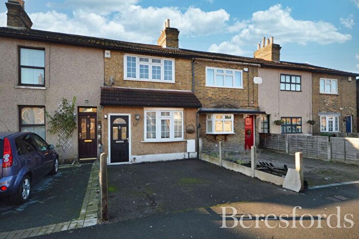 3 Bedroom Terraced House For Sale In Albert Road, Romford, RM1