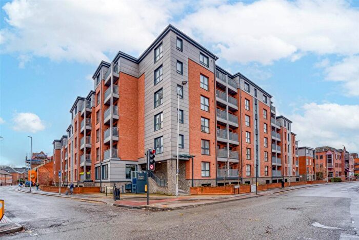 2 Bedroom Apartment For Sale In Silver Street, Reading, Berkshire, RG1