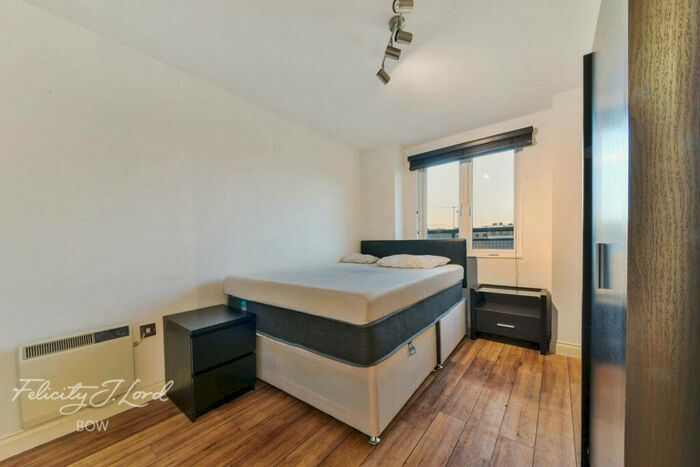 2 Bedroom Apartment For Sale In Locksons Close, London, E14
