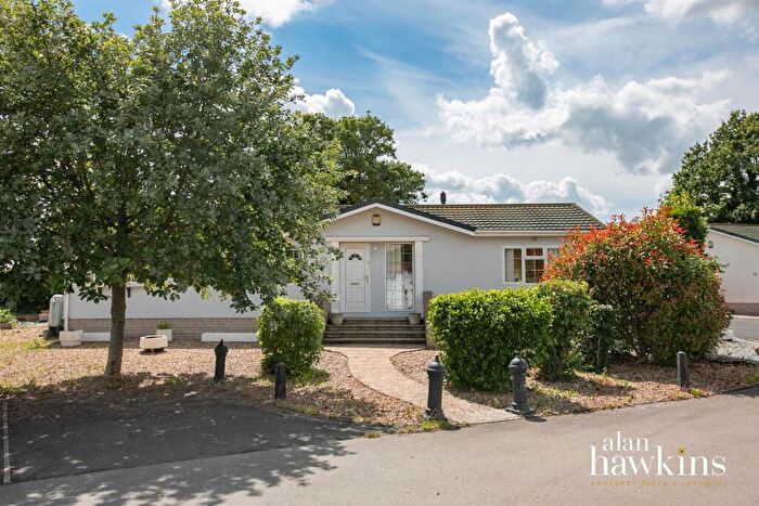 3 Bedroom Park Home For Sale In Lillybrook Estate, Lyneham, SN15