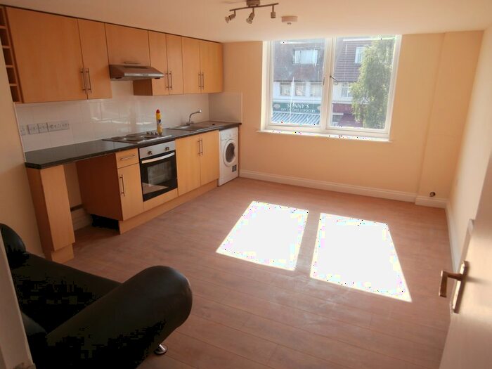 1 Bedroom Flat To Rent In Whitton Road, Hounslow, TW3