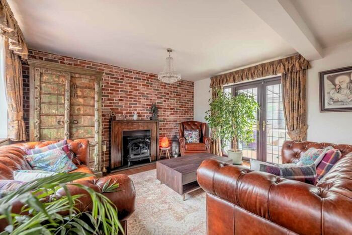 5 Bedroom Detached House For Sale In Stanwell Road, Horton, SL3