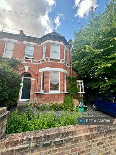 3 Bedroom Flat To Rent In Downs Road, Beckenham, BR3