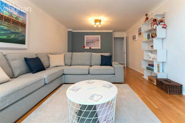 2 Bedroom Flat To Rent In Merton Court, The Strand, Brighton, BN2
