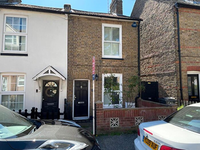 3 Bedroom Terraced House For Sale In Primrose Hill, Chelmsford, Essex, CM1