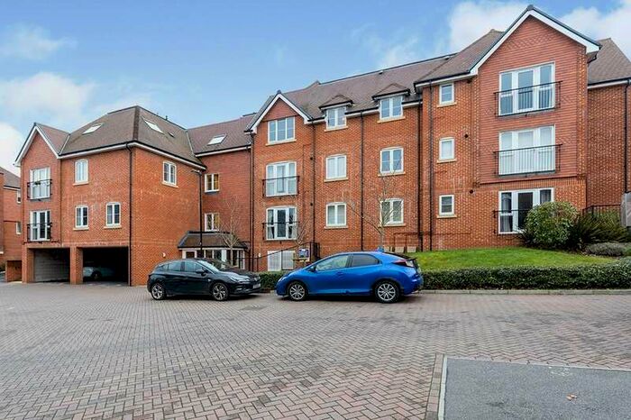 2 Bedroom Apartment To Rent In Oasthouse Drive, Horndean, Waterlooville, Hampshire, PO8