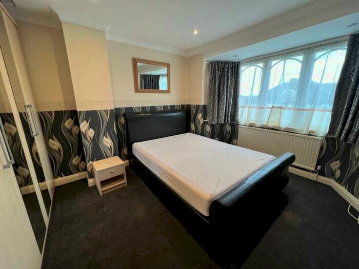 4 Bedroom Semi-Detached House To Rent In Delamere Road, Earley, RG6