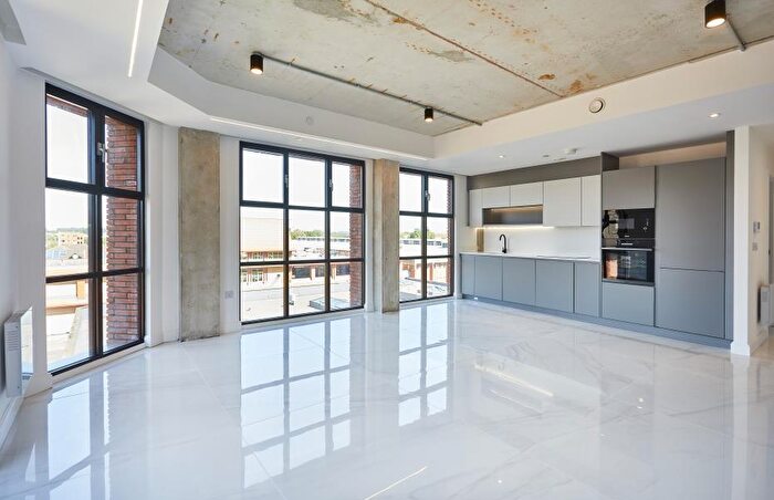 2 Bedroom Apartment To Rent In . :: One Silk Street, M4