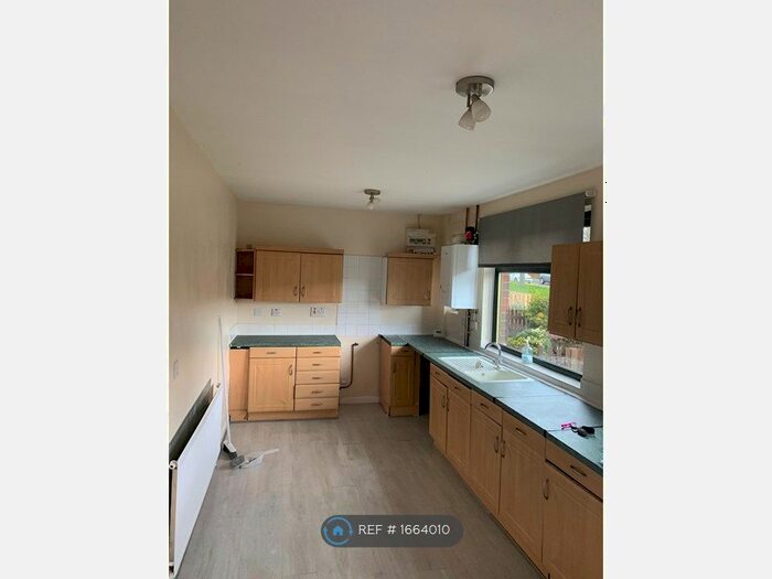 3 Bedroom Semi-Detached House To Rent In Ovenden Way, Halifax, HX3