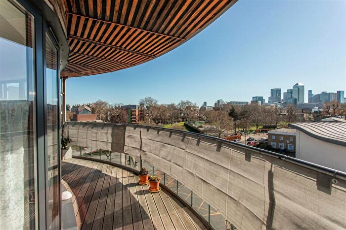 2 Bedroom Flat For Sale In Sphere Apartments, Mile End, E3