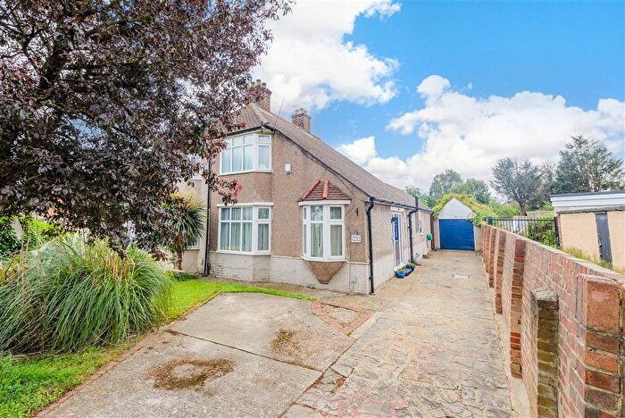 3 Bedroom Semi Detached House For Sale In Langdale Crescent, Bexleyheath, Kent, DA7