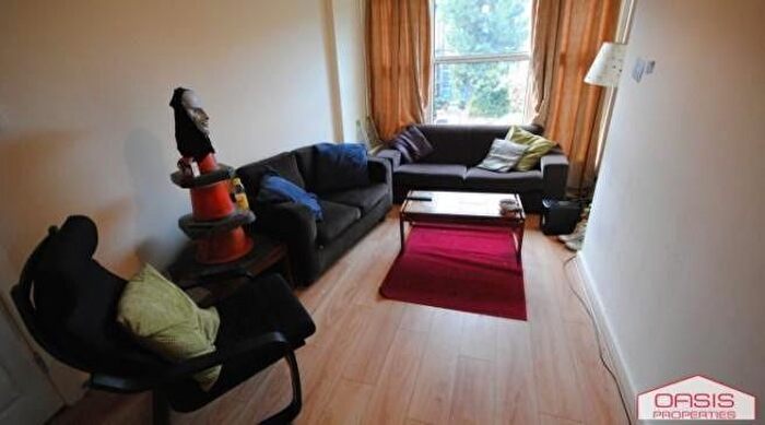 10 Bedroom Semi-Detached House To Rent In Kensington Terrace, Leeds, LS6