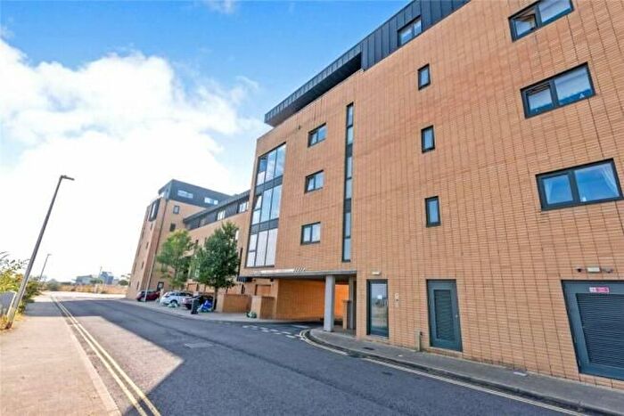 2 Bedroom Flat To Rent In Empire Way, Cardiff, CF11