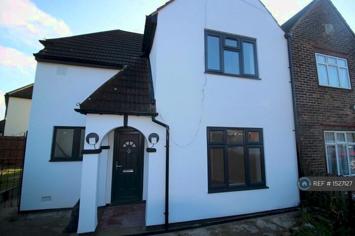 3 Bedroom Semi-Detached House To Rent In Barnes Cray Road, Crayford, Dartford, DA1