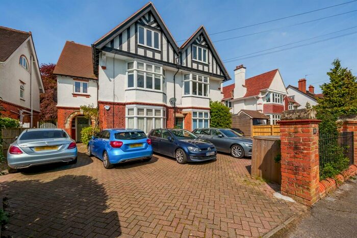 2 Bedroom Apartment To Rent In Cintra Avenue, Reading, RG2