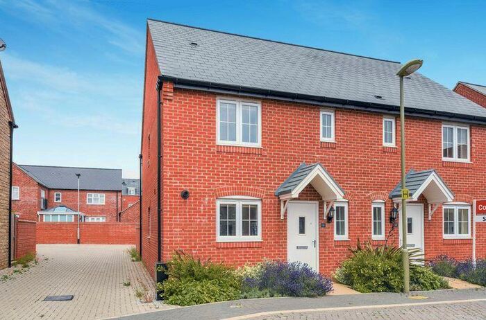 3 Bedroom Semi-Detached House To Rent In Catterick Road, Bicester, OX26