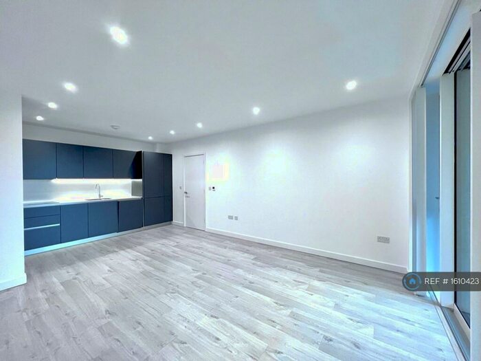 2 Bedroom Flat To Rent In Hartingtons Court, London, N4