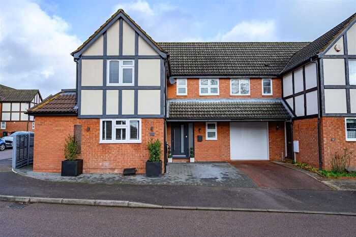 3 Bedroom Semi Detached House For Sale In Harlech Road, Abbots Langley, WD5