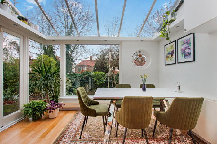 4 Bedroom End Of Terrace House For Sale In Coldfall Avenue, N10