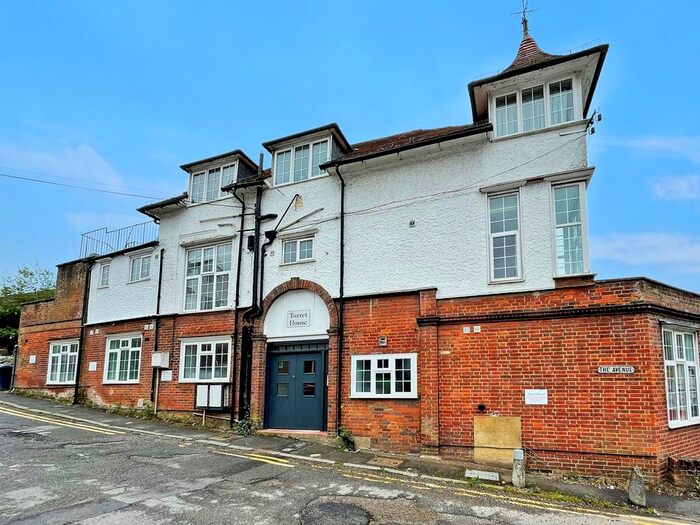 1 Bedroom Flat To Rent In The Avenue, Amersham, HP7