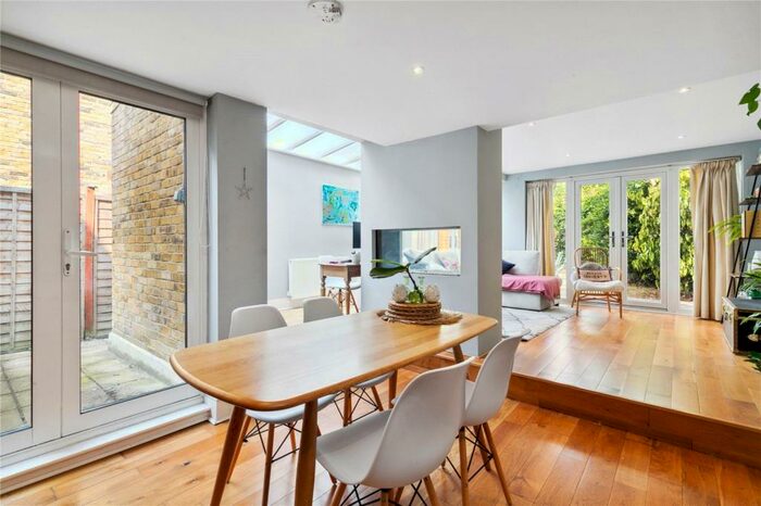 2 Bedroom Apartment To Rent In Byrne Road, London, SW12