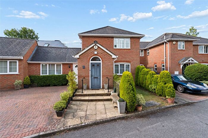 1 Bedroom Maisonette For Sale In Kiln Close, Potten End, Berkhamsted, Hertfordshire, HP4