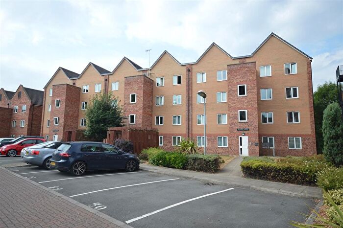 2 Bedroom Flat To Rent In Brindley House, Tapton Lock Hill, Chesterfield, S41