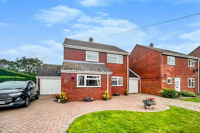 3 Bedroom Link Detached House For Sale In Harvey Lane, Dickleburgh, Diss, IP21