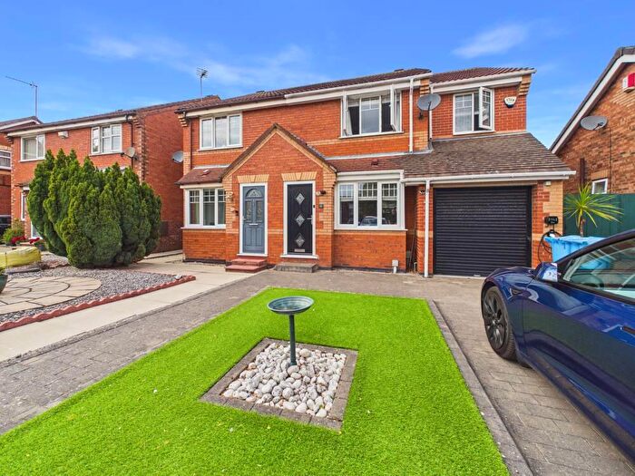 3 Bedroom Semi-Detached House For Sale In Cranberry Way, Hull, HU4