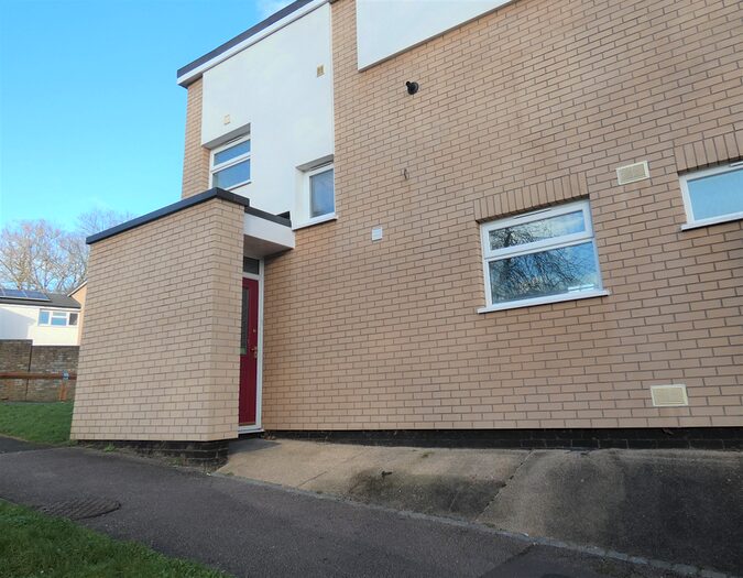 2 Bedroom Property To Rent In Cowshot Crescent, Brookwood, GU24