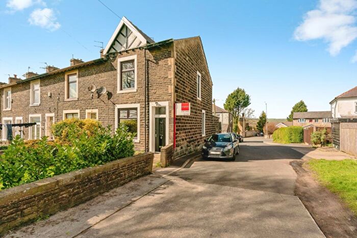 3 Bedroom End Of Terrace House For Sale In Woodfield Terrace, Brierfield, Nelson, Lancashire, BB9