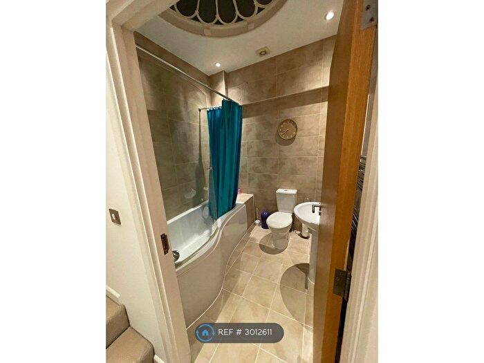 2 Bedroom Flat To Rent In High St, Canterbury, CT1