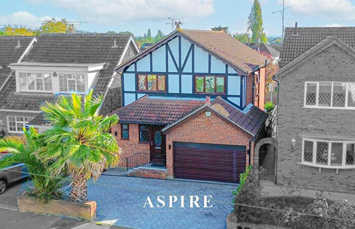4 Bedroom Detached House For Sale In Wincoat Drive, Benfleet, SS7