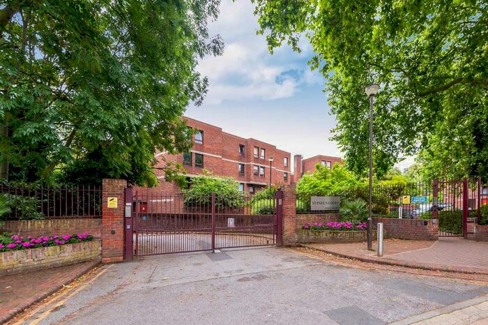 3 Bedroom Flat To Rent In Lily Close, London, W14