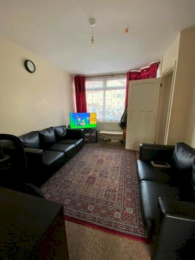 2 Bedroom Terraced House To Rent In Saxon Avenue, Feltham, TW13