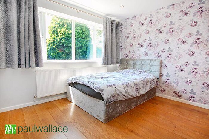2 Bedroom Bungalow For Sale In Flamstead End Road, West Cheshunt, EN8