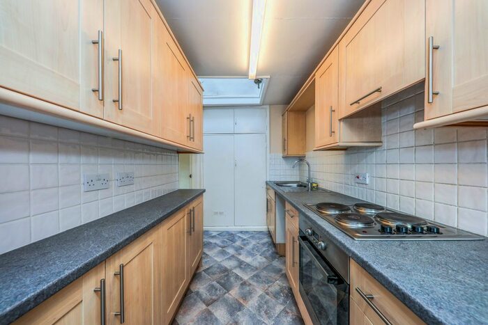 2 Bedroom Flat To Rent In Ash Road, Aldershot, GU12