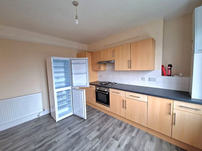2 Bedroom Maisonette To Rent In Woodmansterne Road, Coulsdon, CR5