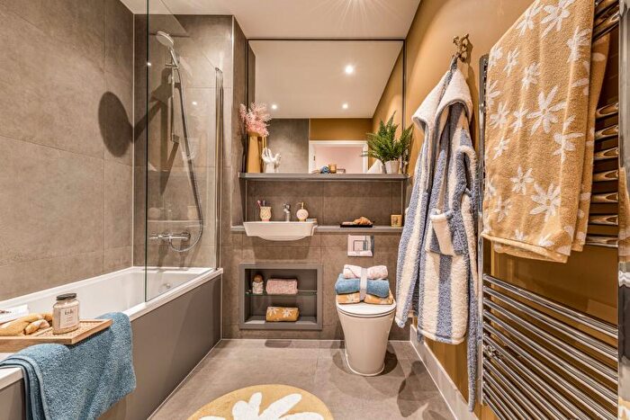 1 Bedroom Apartment For Sale In Newmarket Road, Cambridge, CB5