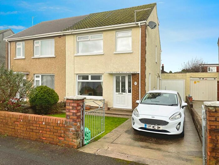 4 Bedroom Semi-Detached House For Sale In Davies Avenue, Bridgend, CF31