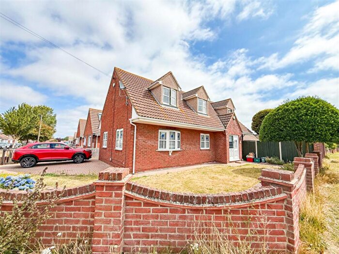 4 Bedroom Detached House For Sale In North Road, Great Clacton, Essex, CO15