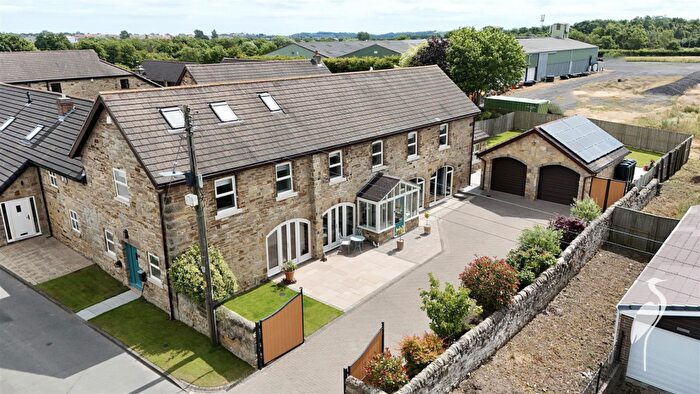 4 Bedroom Semi-Detached House For Sale In The Granaries, Offerton, Sunderland, SR4