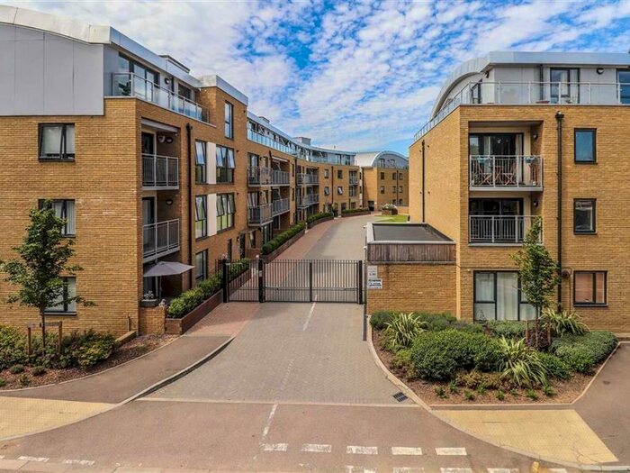 2 Bedroom Flat To Rent In Smeaton Court, Hertford, SG13