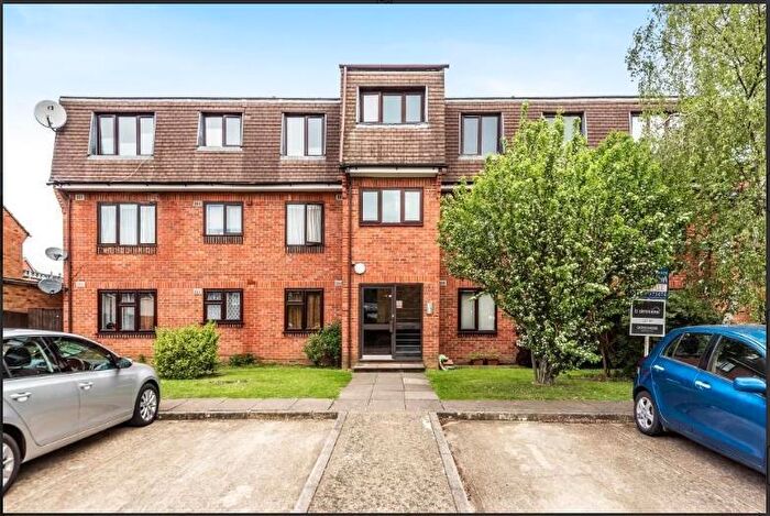 1 Bedroom Flat To Rent In The Drive, Langley, Slough, Berkshire, SL3