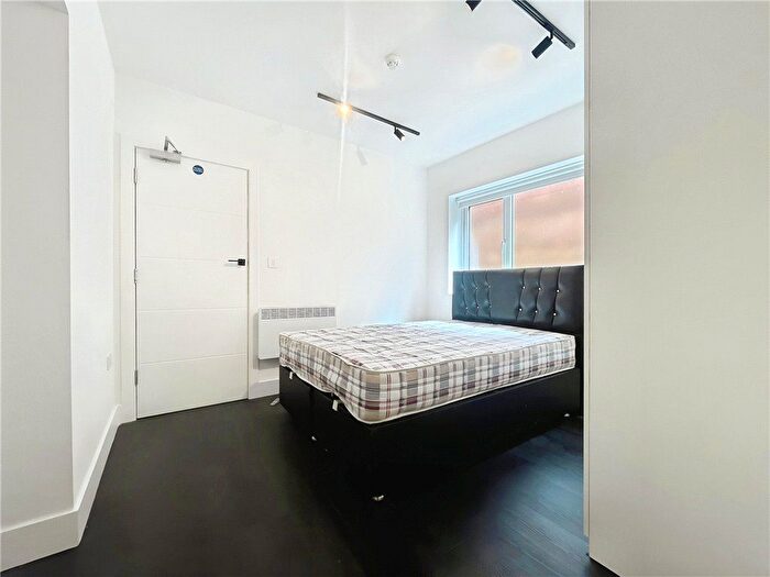 1 Bedroom Flat To Rent In Percy Road, Twickenham, TW2