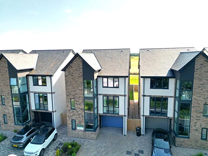 4 Bedroom Town House For Sale In Furlong View, The Paddock, CA2