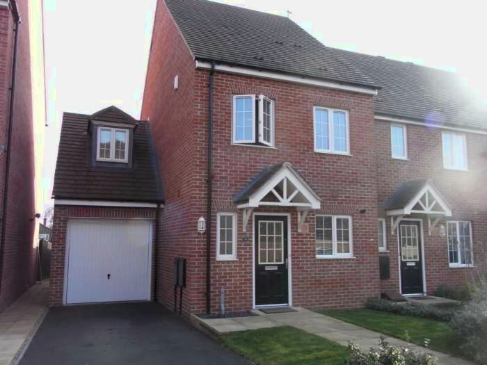 3 Bedroom Property To Rent In School Drive, Woodley, RG5