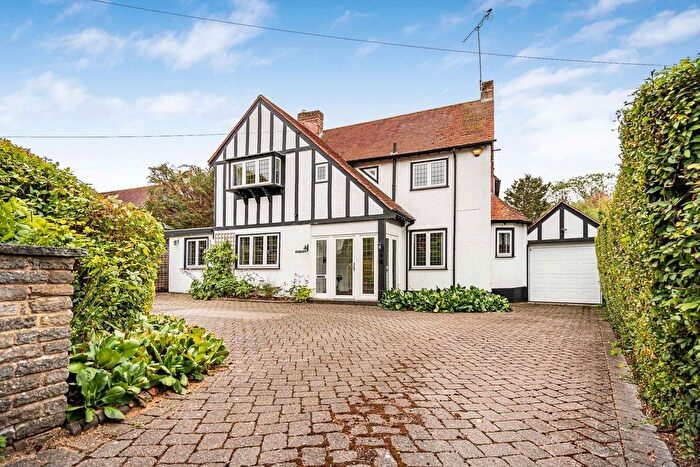 5 Bedroom Detached House For Sale In Heath Drive, Potters Bar, EN6