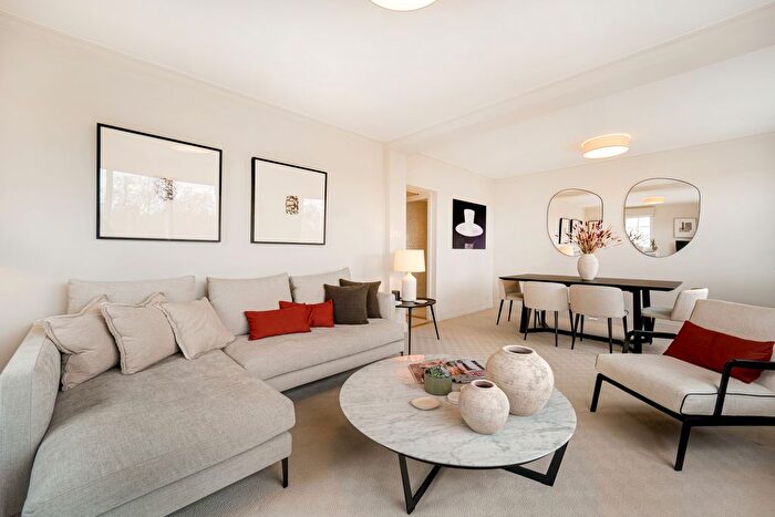 2 Bedroom Flat To Rent In Piccadilly, London, W1J