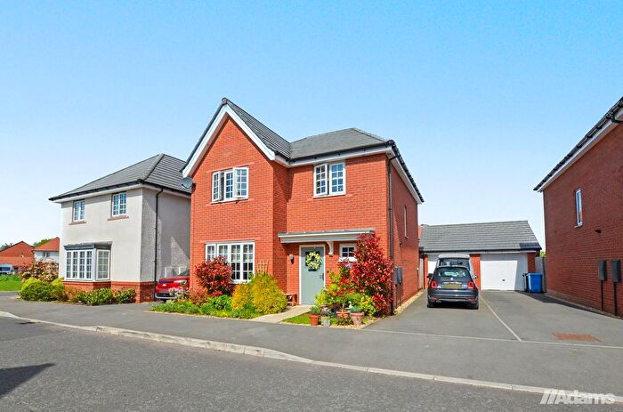4 Bedroom Detached House For Sale In Bar Hill Close, Sandymoor, WA7